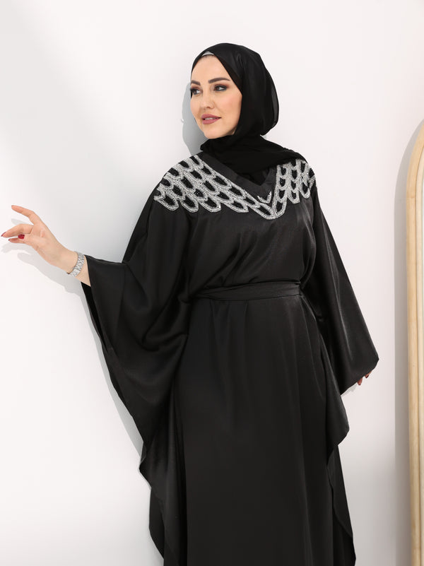 عباية مزينة بالتطريز مع حزام خصر