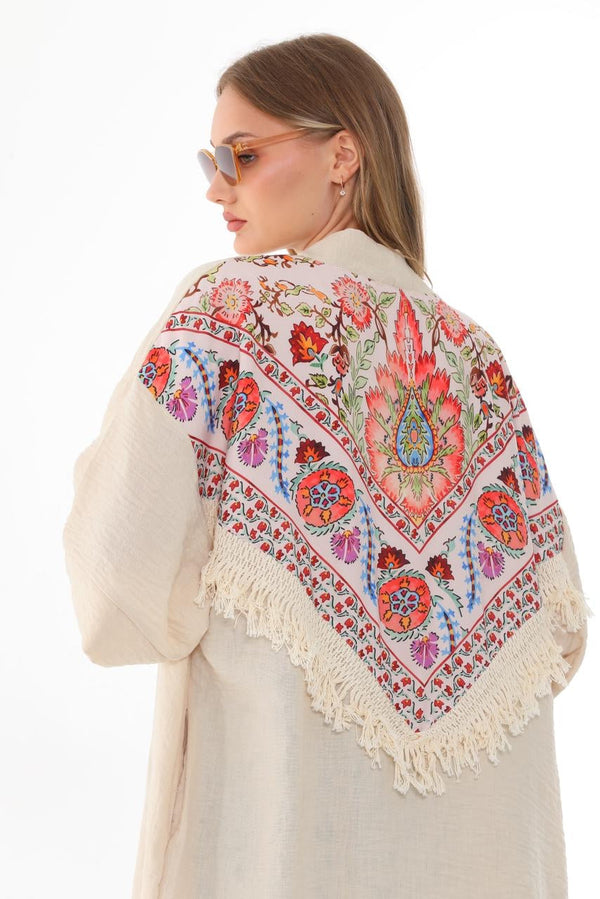 Tringle colored embroidery kimono