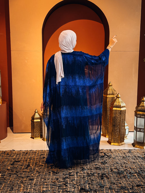 عباية كحلية أنيقة مزينة بشراريب