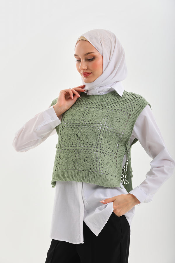 2-Piece Shirt and Knitted Vest Set