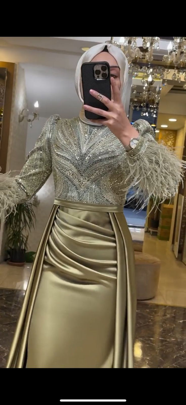 فستان سهرة فخم بتطريز لامع