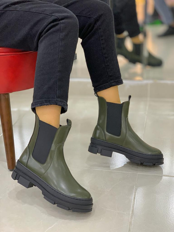 Plain short boots